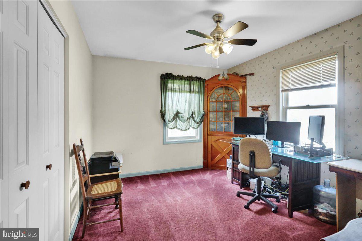 VILLAGE HOLLOW - Residential