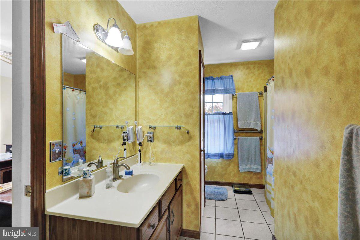 VILLAGE HOLLOW - Residential