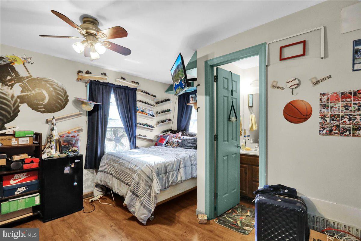 VILLAGE HOLLOW - Residential