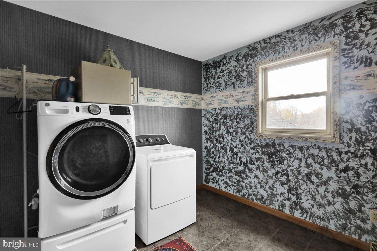 VILLAGE HOLLOW - Residential