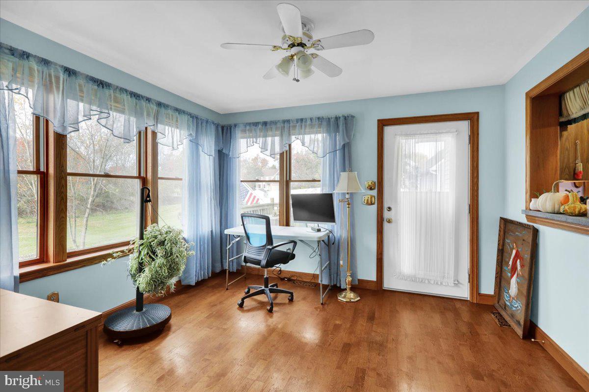 VILLAGE HOLLOW - Residential