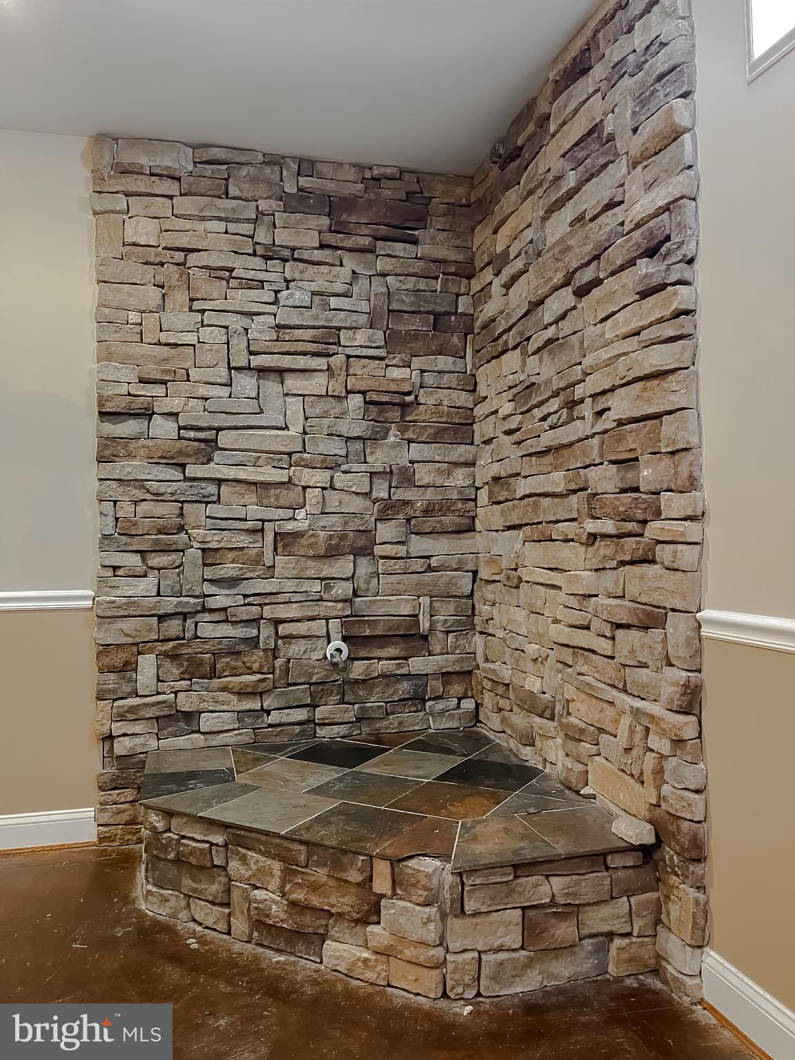 LITTLE HOLLY - Residential