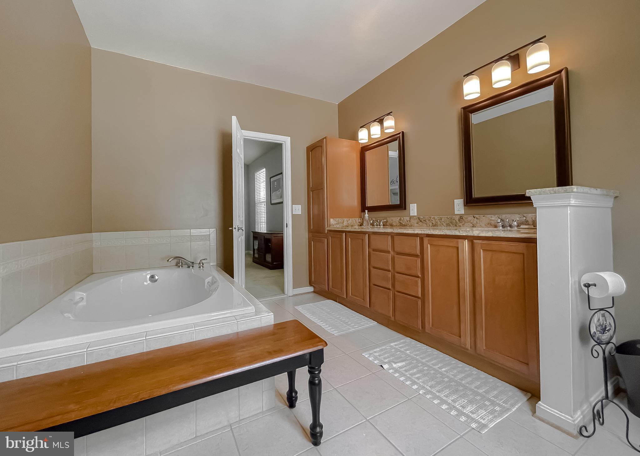 LITTLE HOLLY - Residential