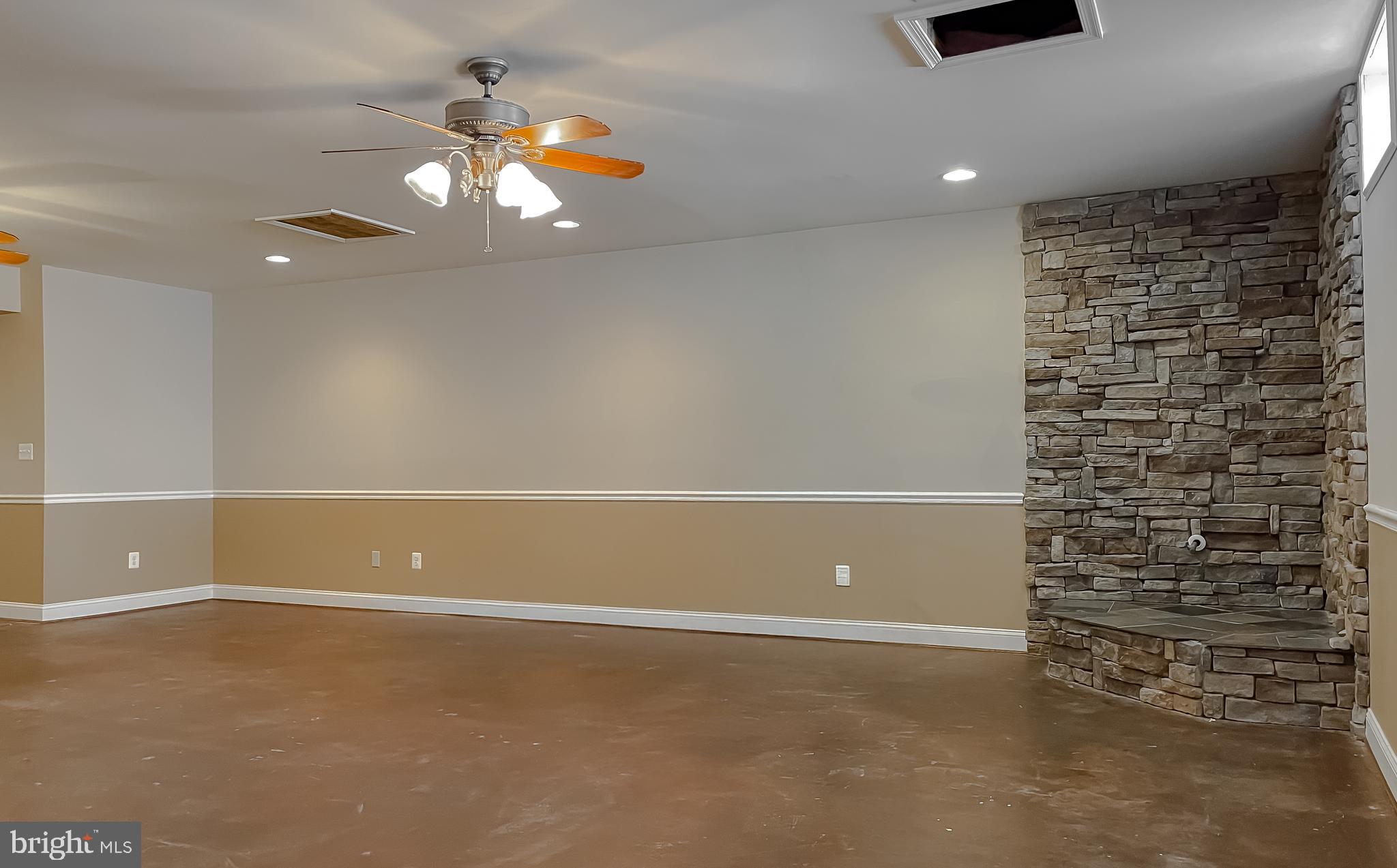 LITTLE HOLLY - Residential