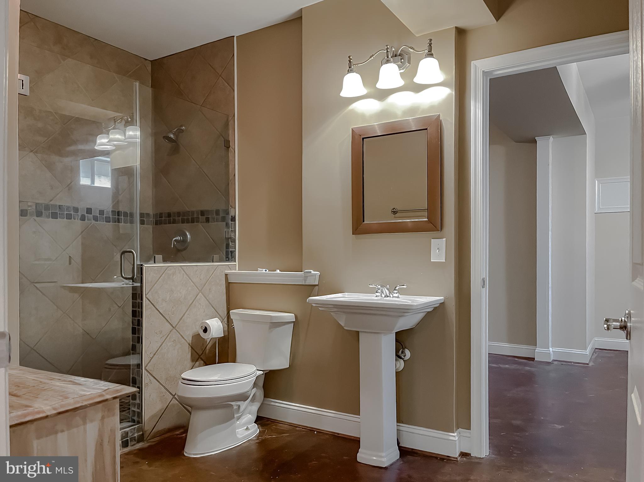 LITTLE HOLLY - Residential