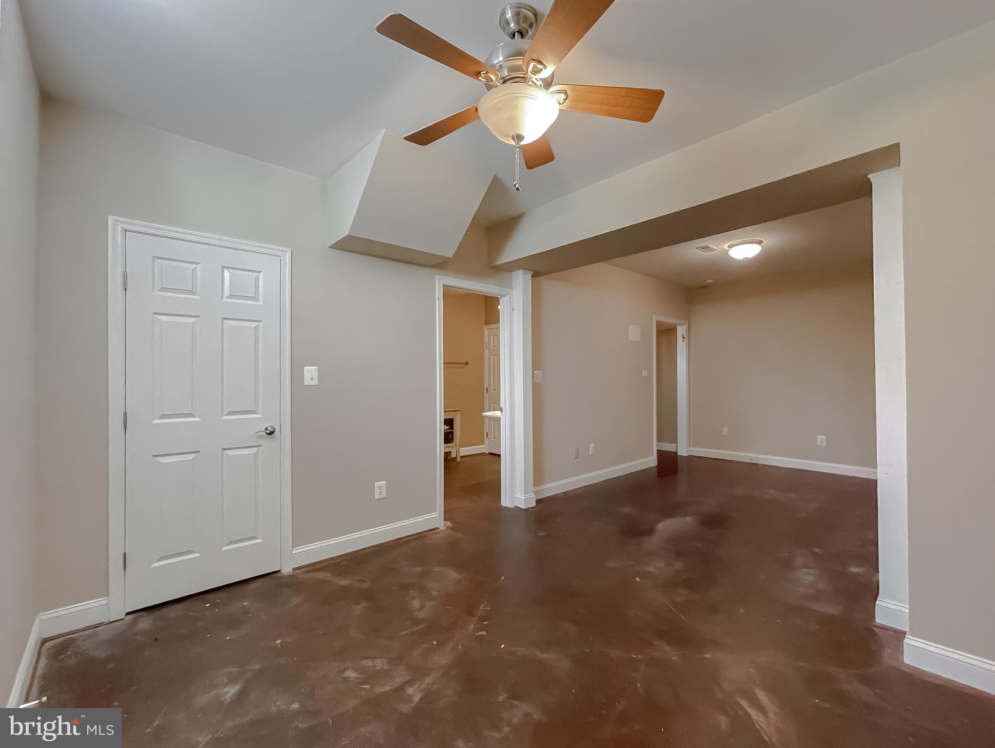 LITTLE HOLLY - Residential