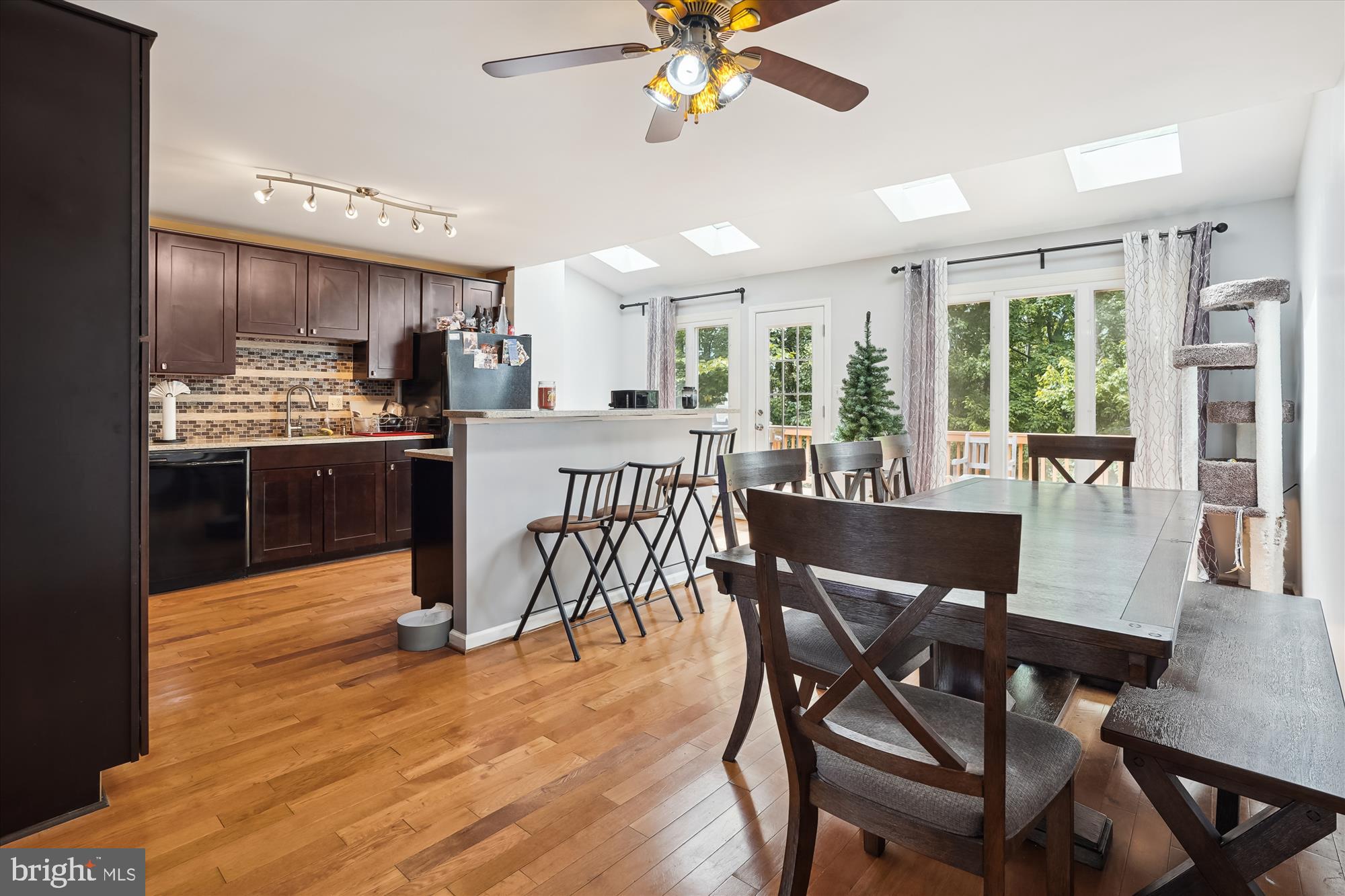 RIVER OAKS - Residential