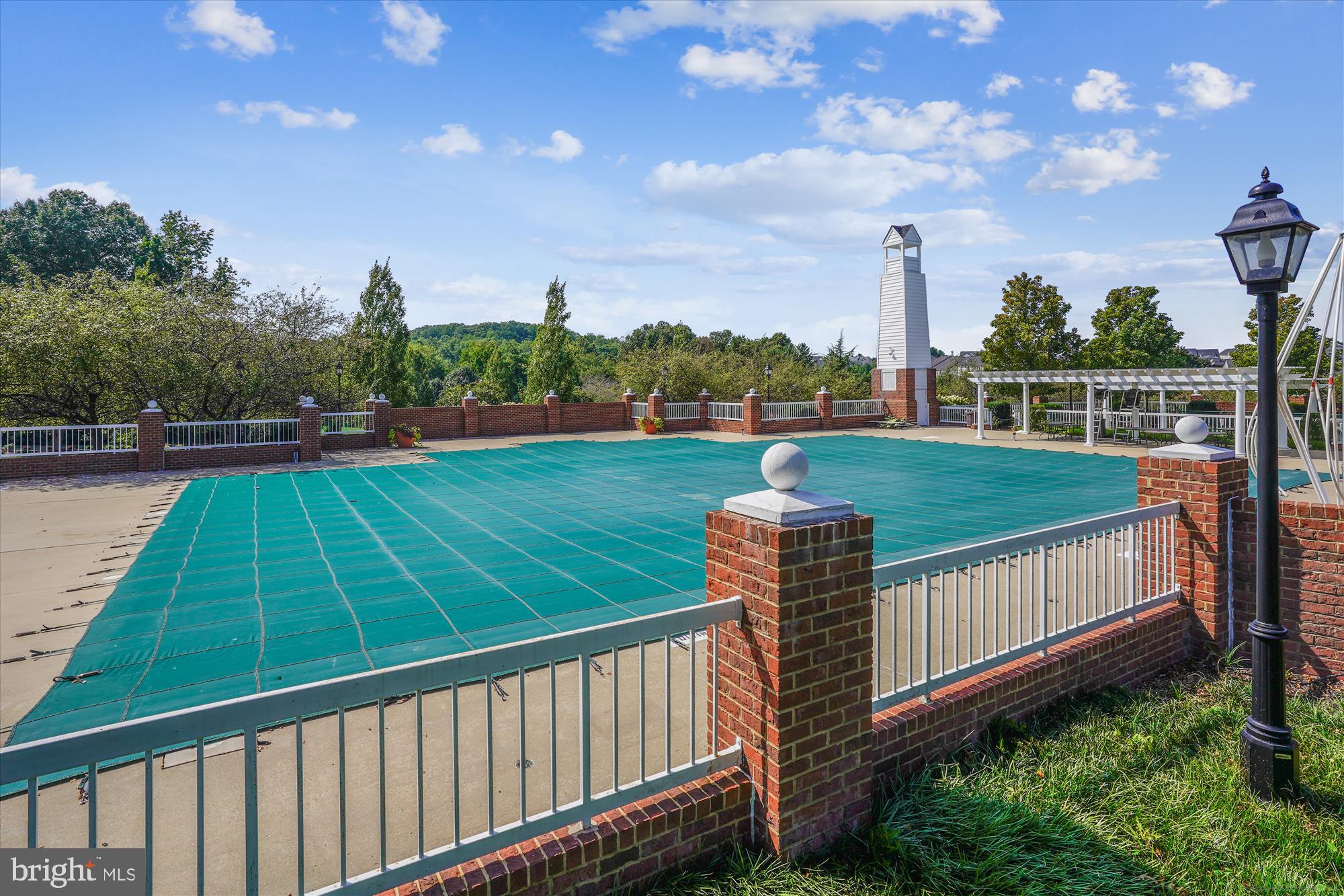 RIVER OAKS - Residential