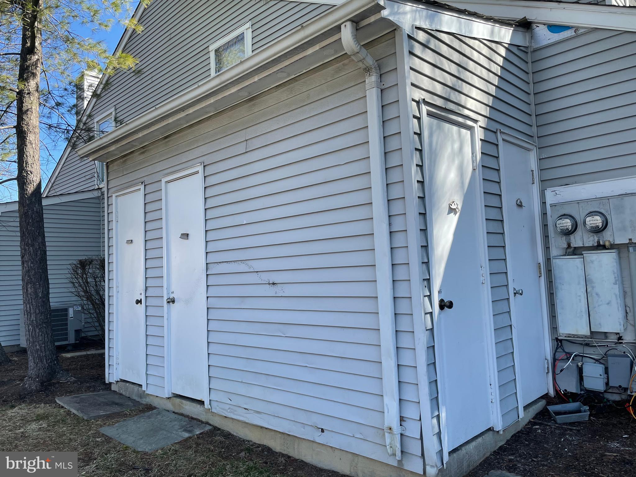 PEMBROOK VILLAGE - Residential Lease