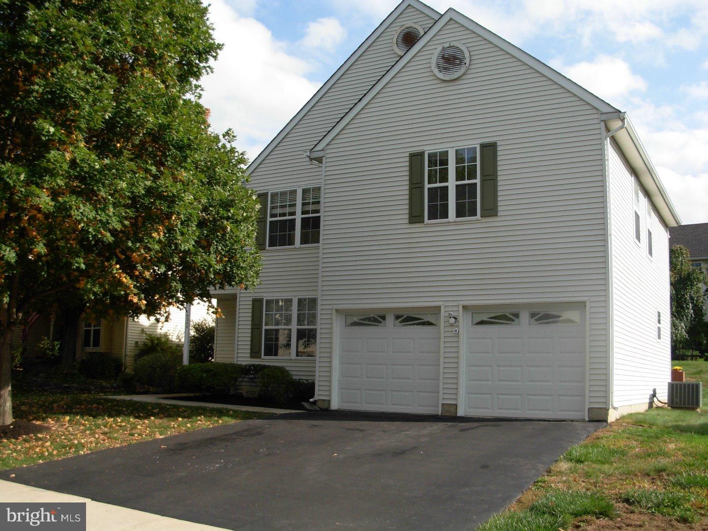 BUCKINGHAM SQ - Residential