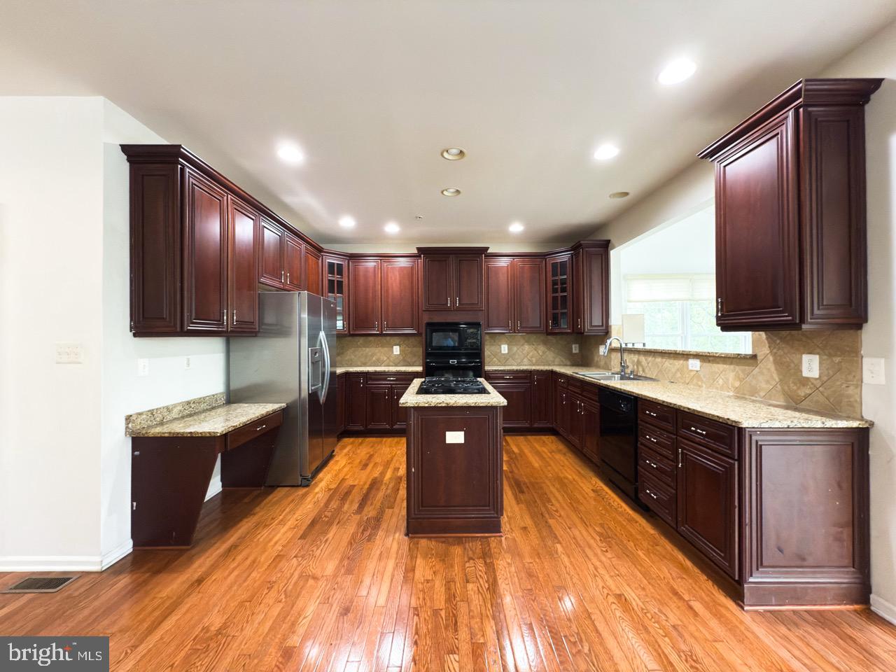 MARLBORO RIDGE - Residential