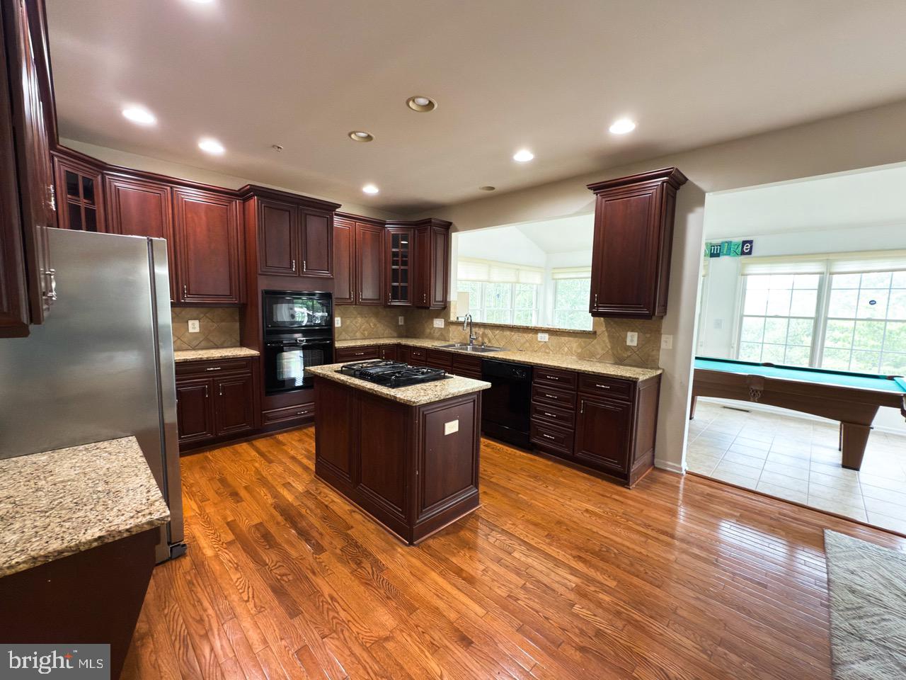 MARLBORO RIDGE - Residential