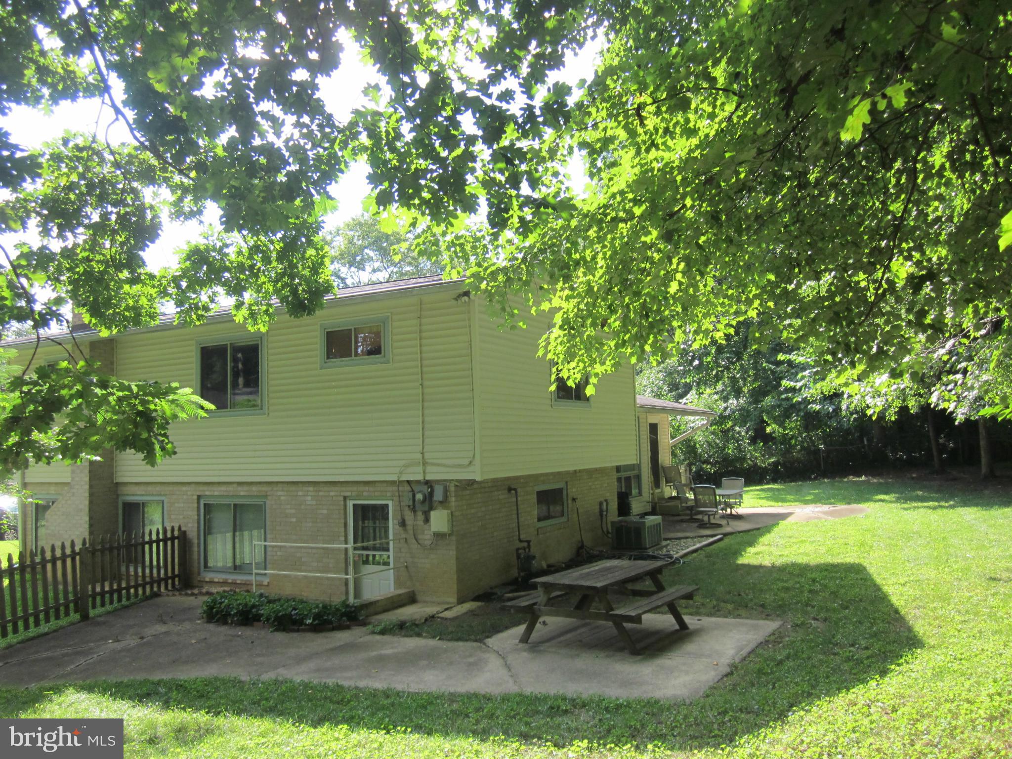 FAIRFAX VILLA - Residential