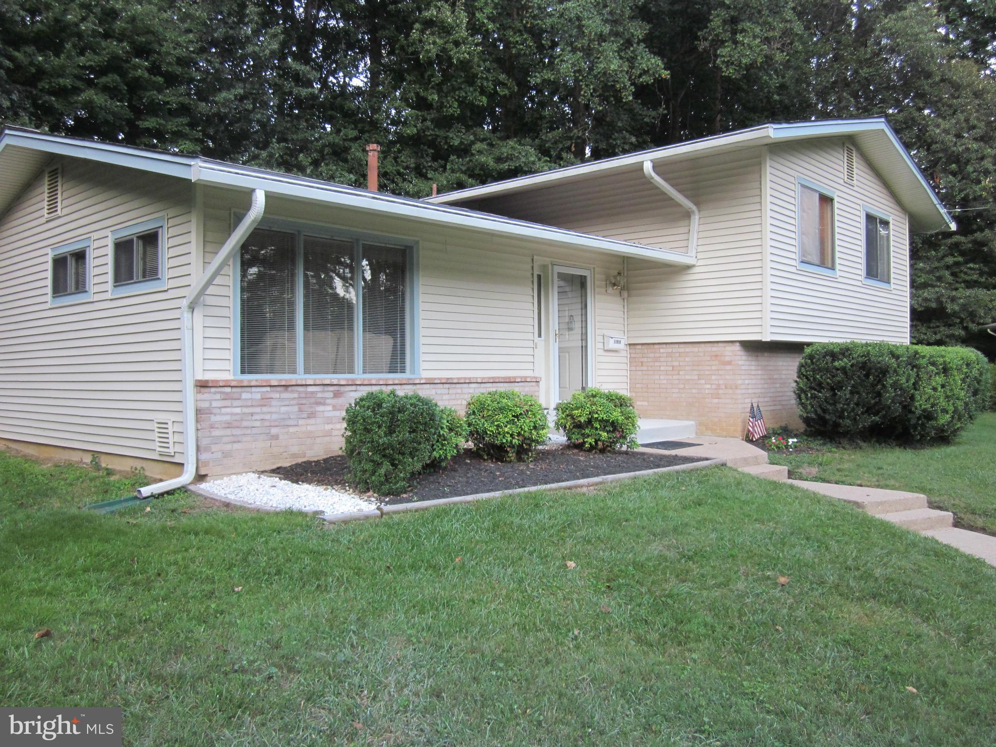 FAIRFAX VILLA - Residential