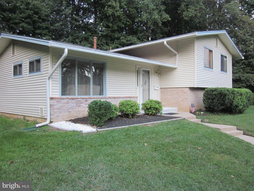 5 BR, 2 1/2 bath split level home on a court. 4 BDRs/2 BAs on upper level.  MBR with full BA. W/W carpet over hardwood floors-upper 2 levels. Kitchen & 2 full baths renovated. Cambria Natural Quartz Counters.New kit. floor. Tall & deep kitchen cabinets. Built in bookcases & storage in fam room. Wood burning FP with seated full stone hearth. 2 blocks from the neighborhood pool. Woodson High School.