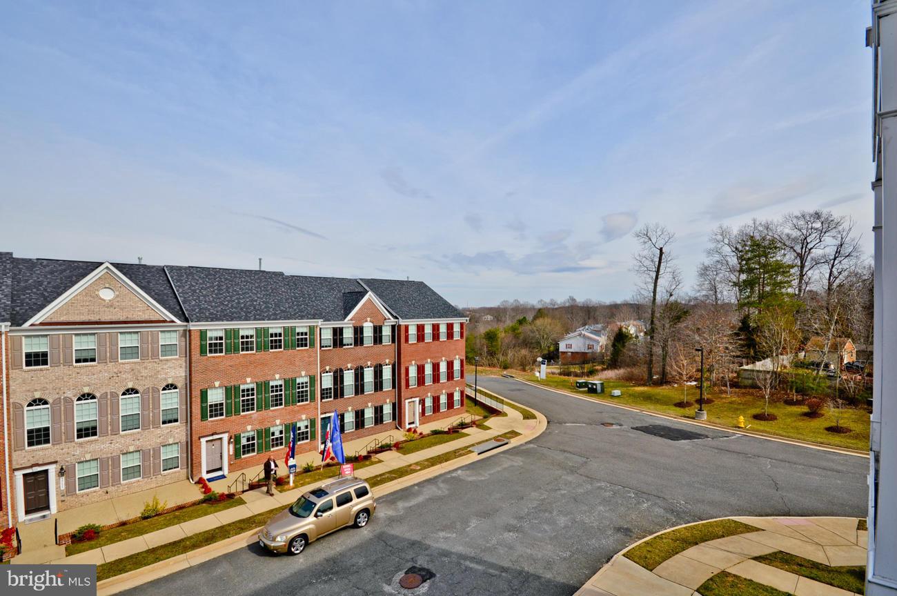 HAMPTON SQUARE - Residential