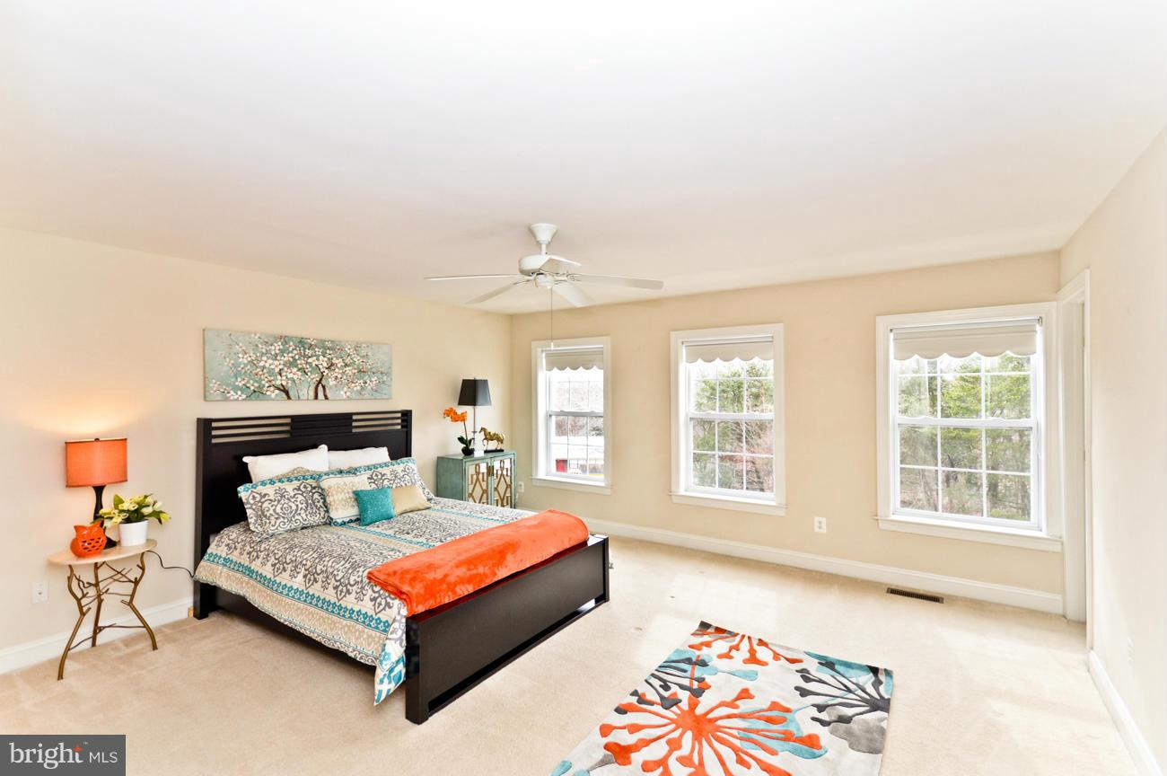 HAMPTON SQUARE - Residential