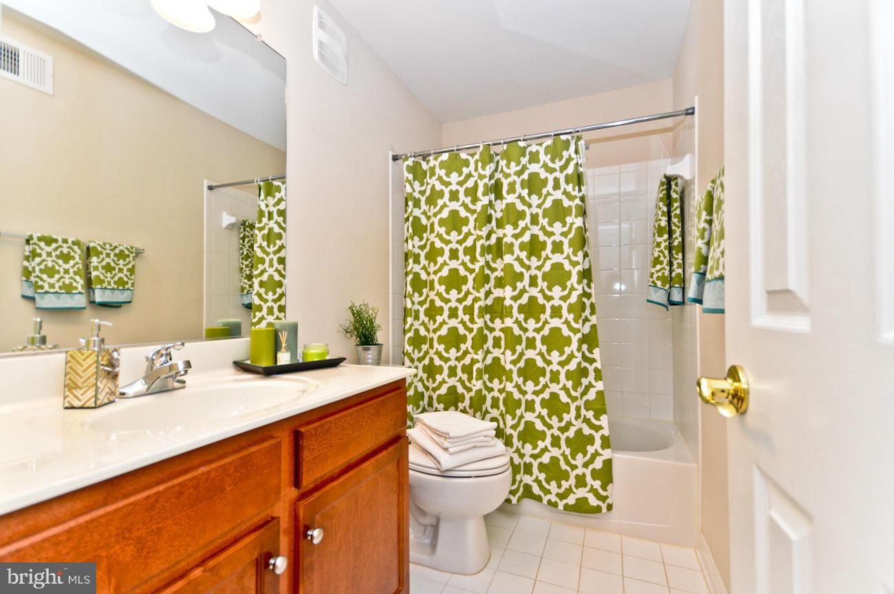 HAMPTON SQUARE - Residential