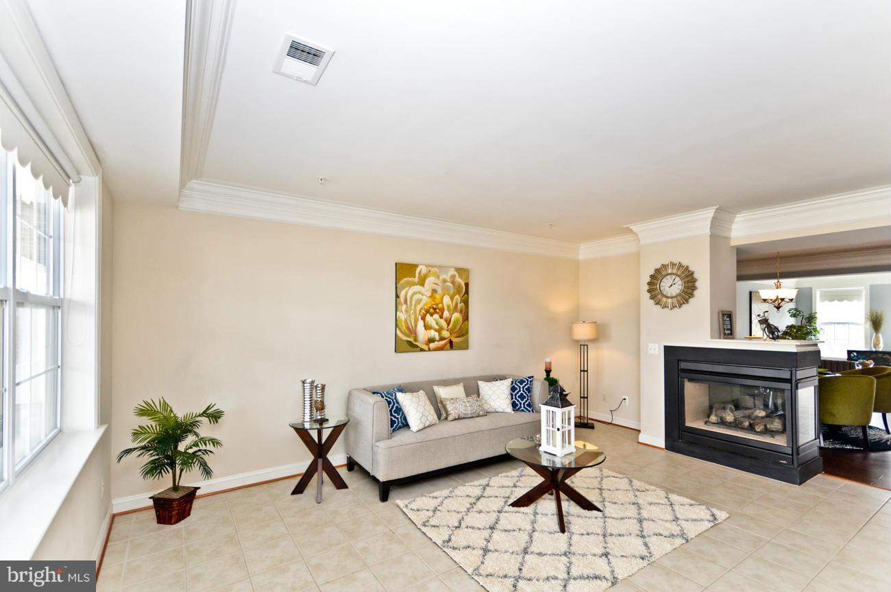 HAMPTON SQUARE - Residential