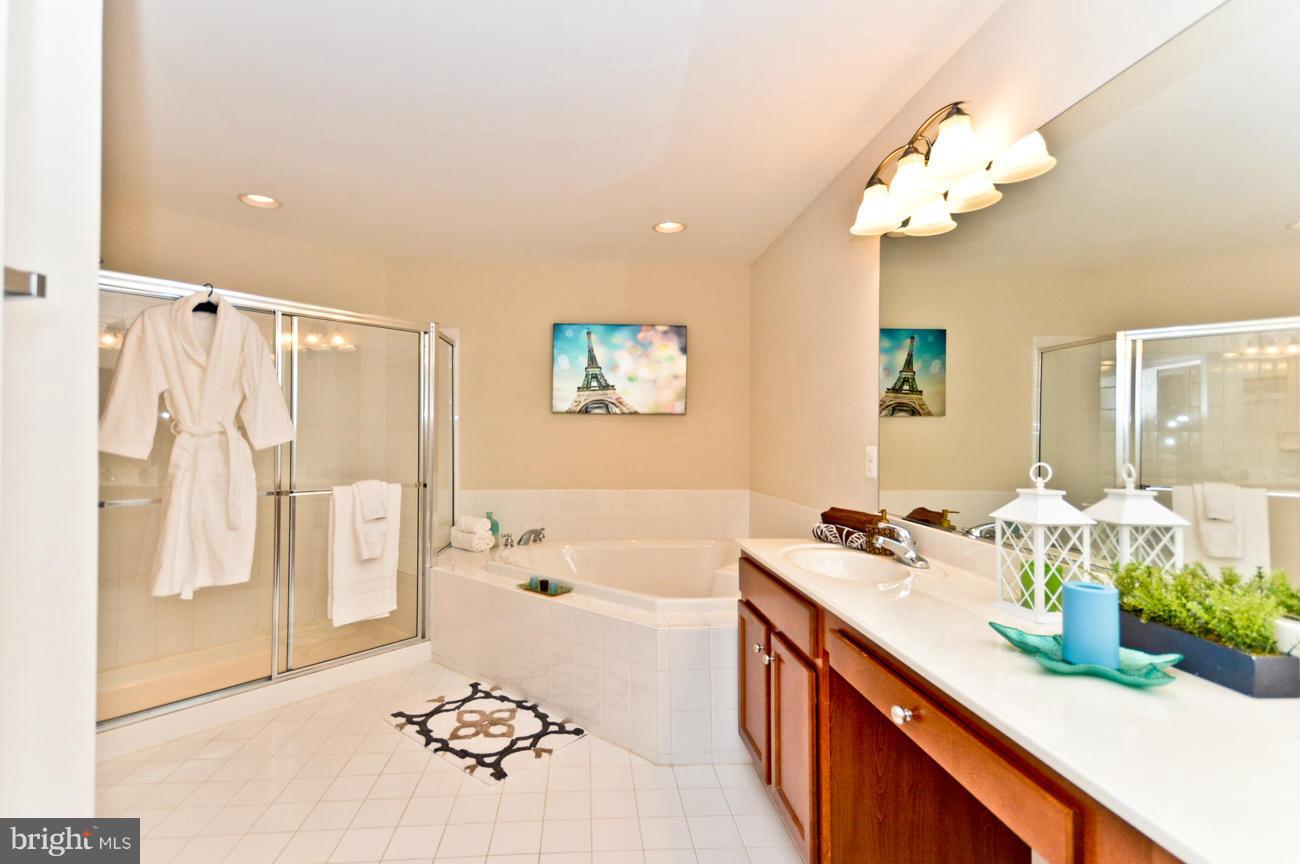 HAMPTON SQUARE - Residential