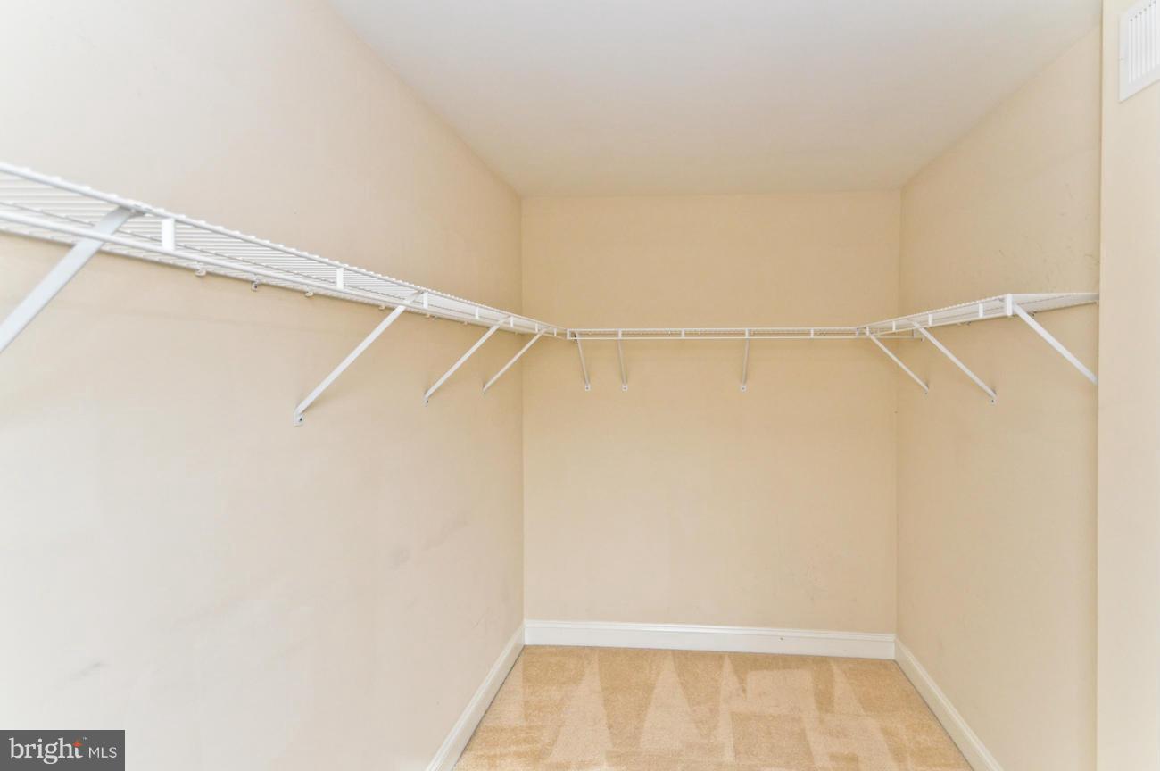 HAMPTON SQUARE - Residential