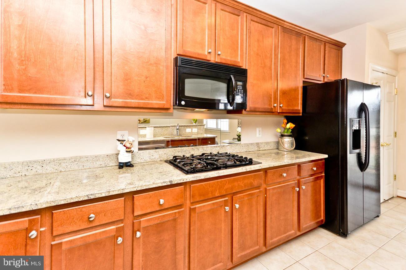 HAMPTON SQUARE - Residential