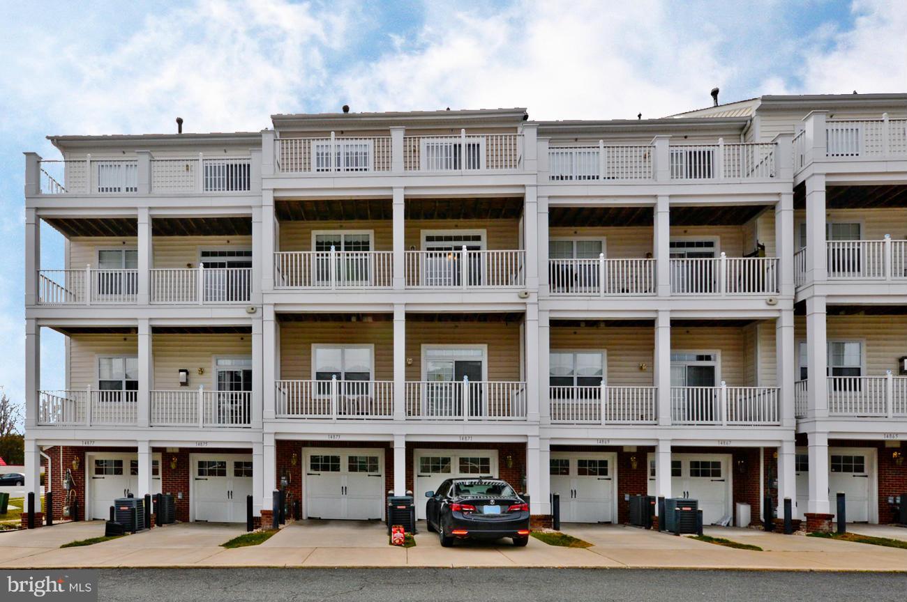 HAMPTON SQUARE - Residential