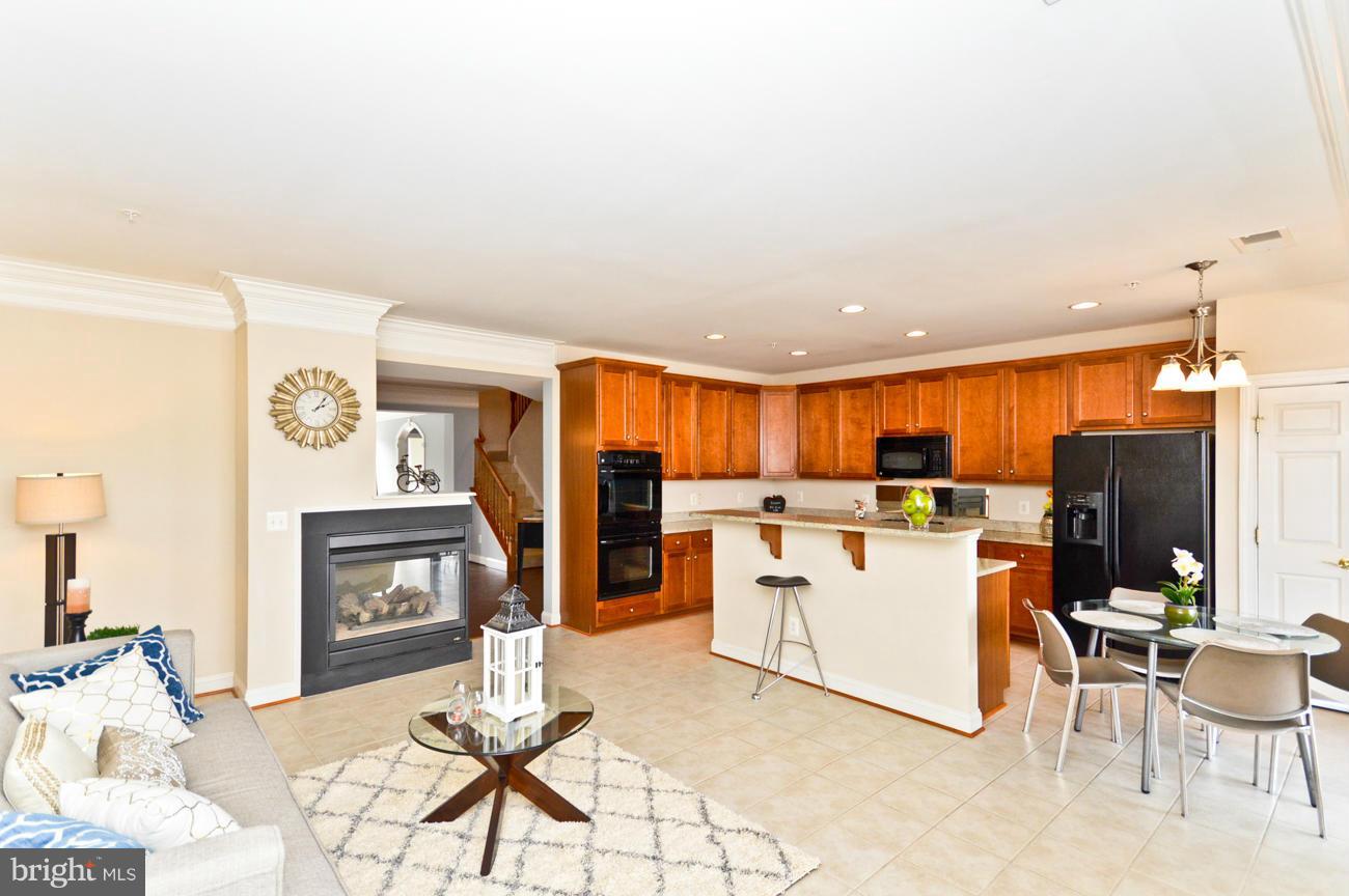 HAMPTON SQUARE - Residential