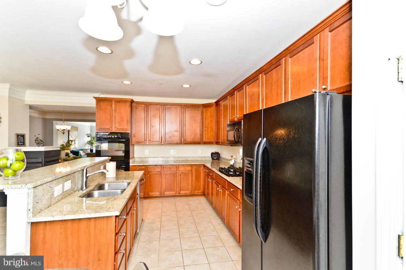 HAMPTON SQUARE - Residential