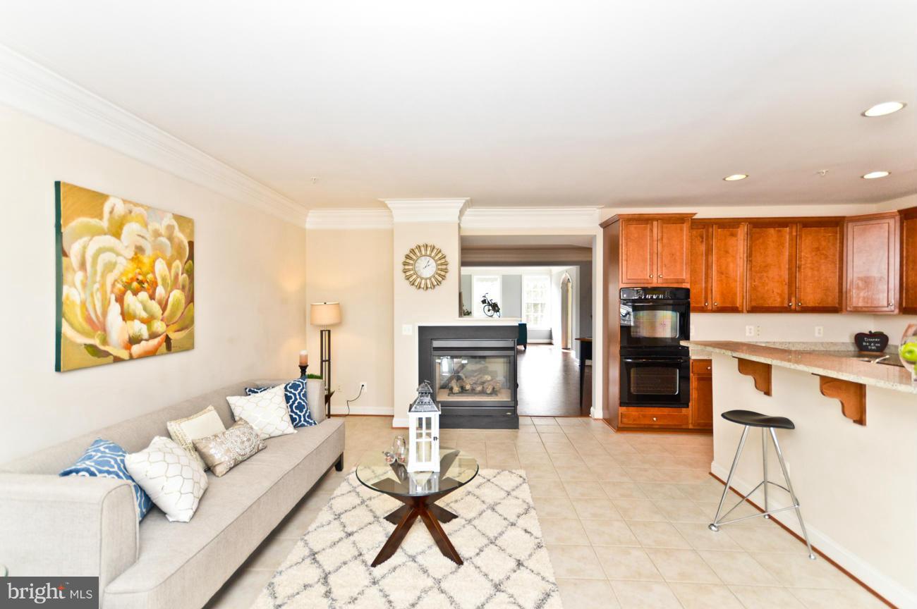 HAMPTON SQUARE - Residential