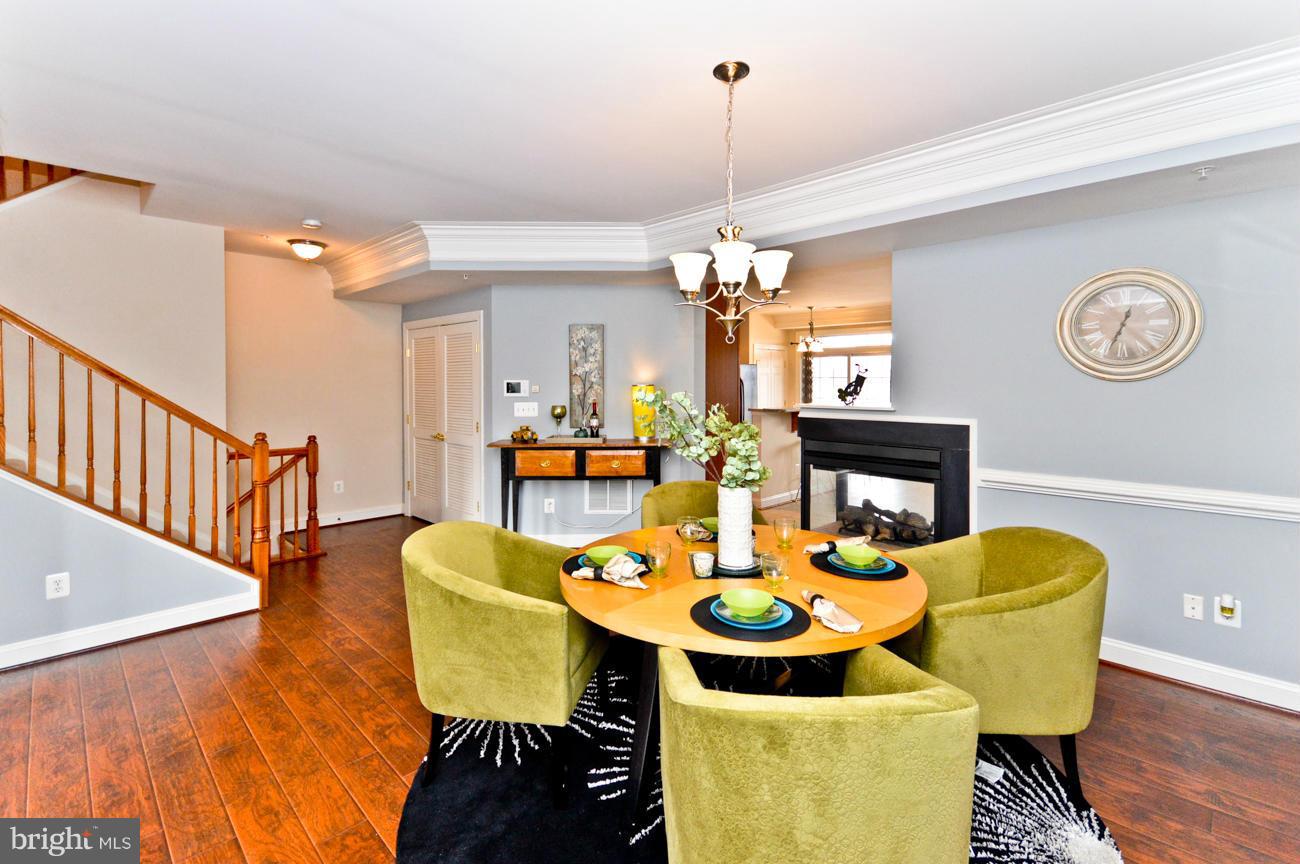 HAMPTON SQUARE - Residential