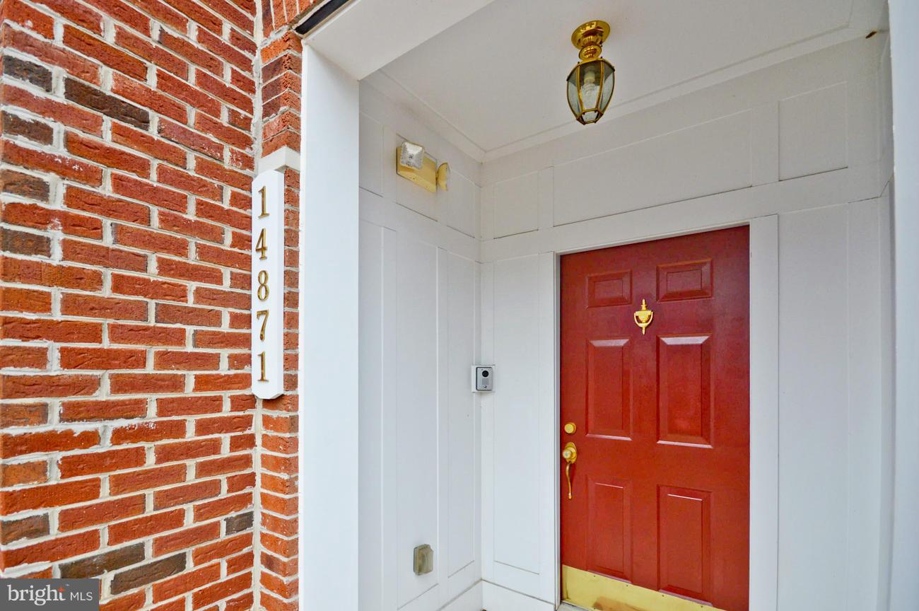 HAMPTON SQUARE - Residential