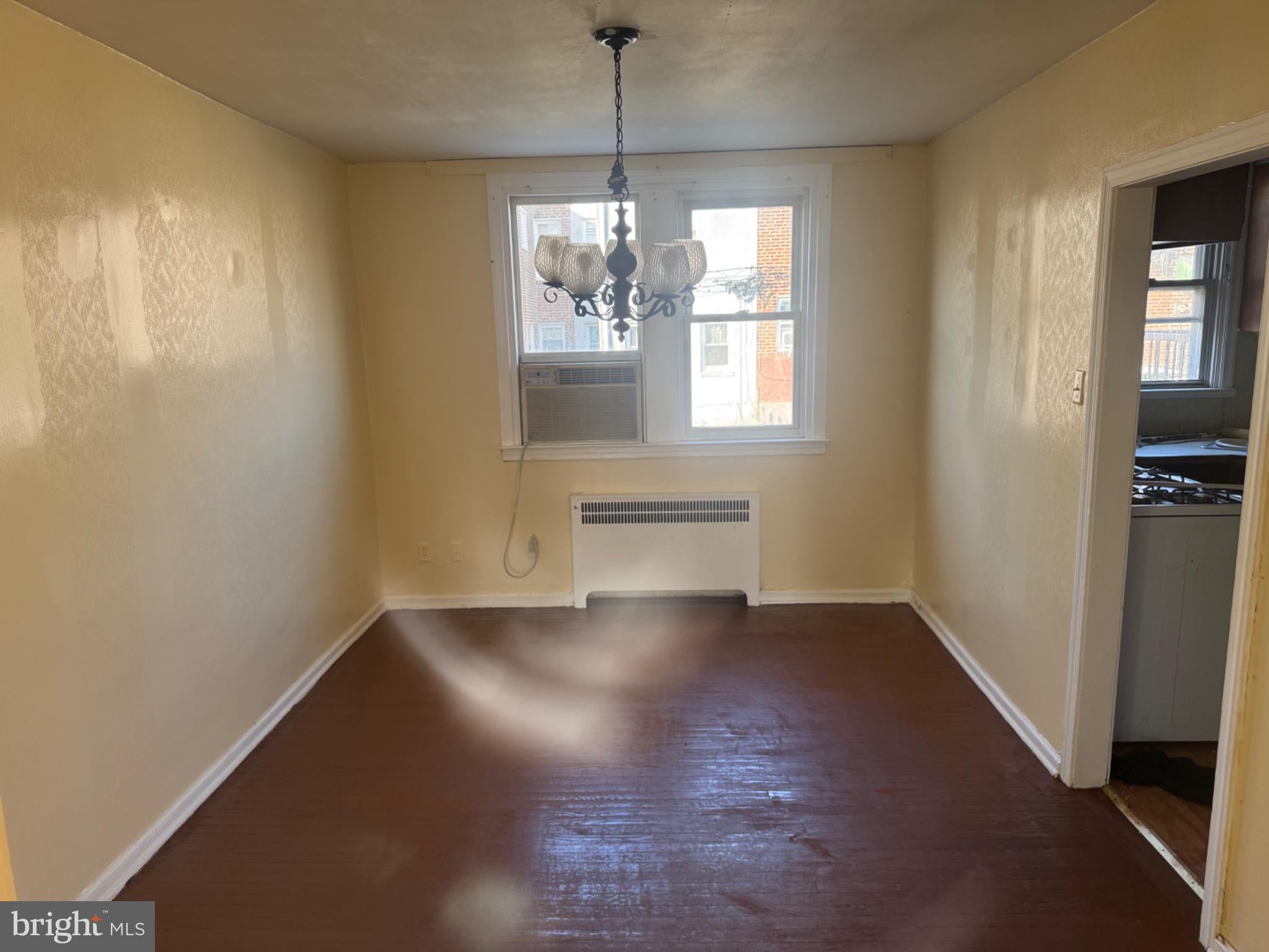 241 HOWELL STREET E