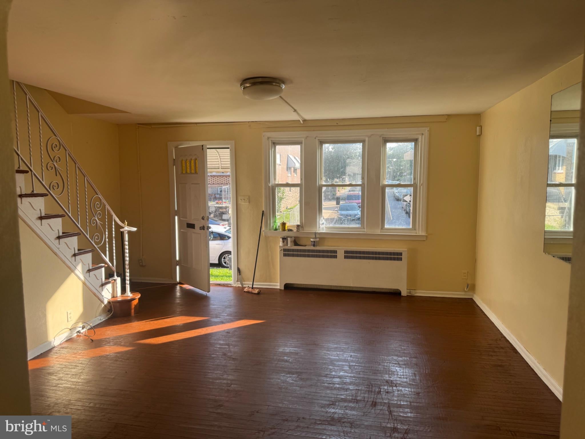 241 HOWELL STREET E