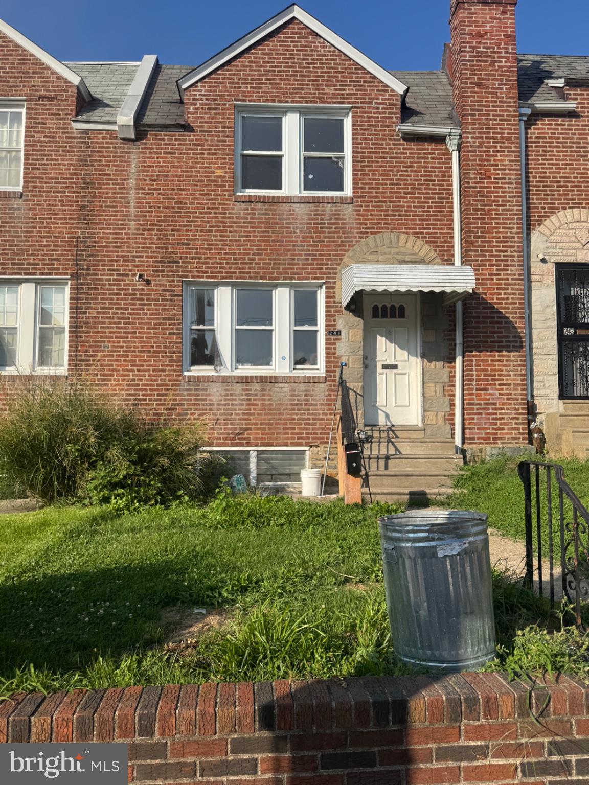 241 HOWELL STREET E