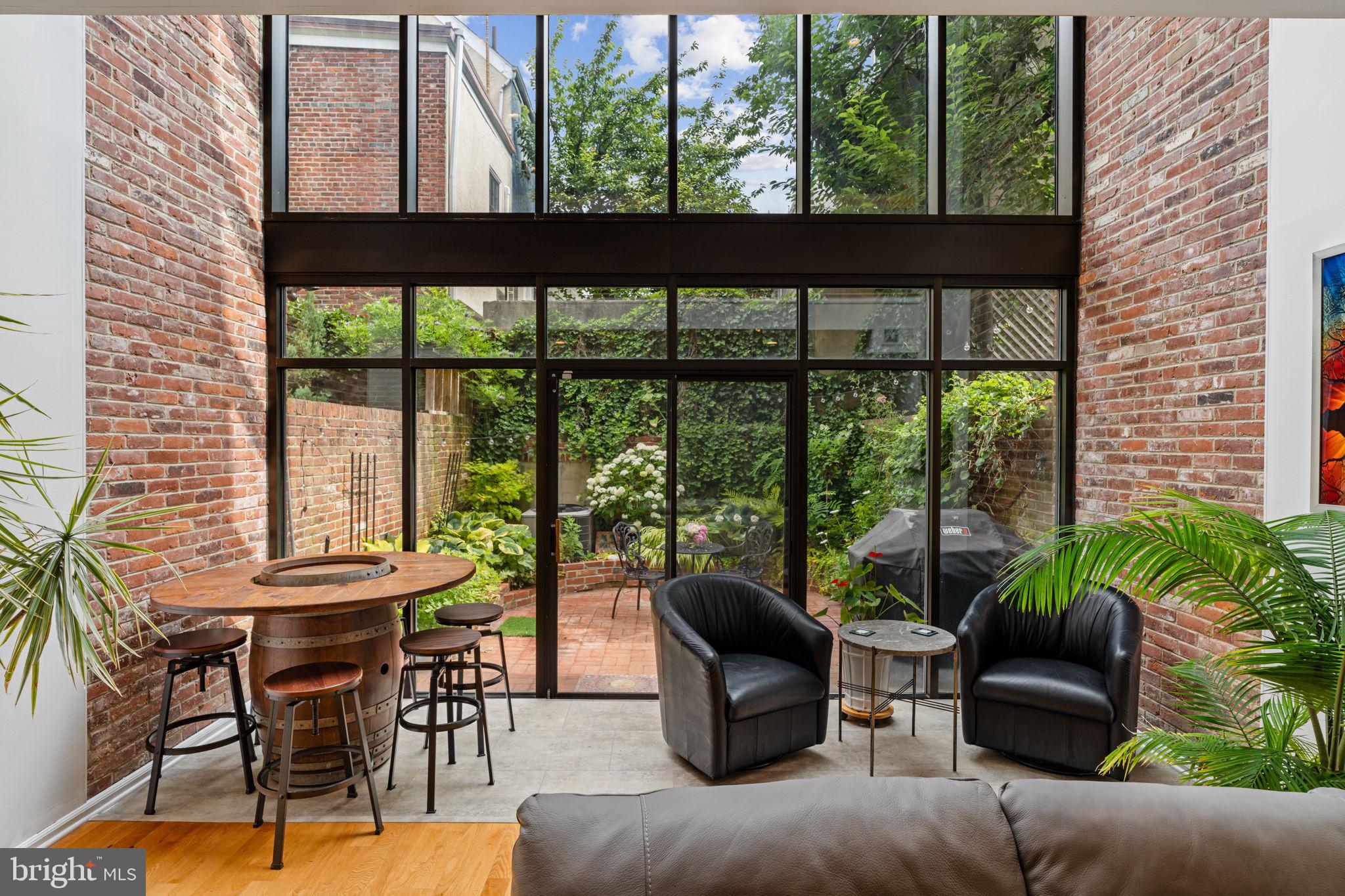 SOCIETY HILL - Residential