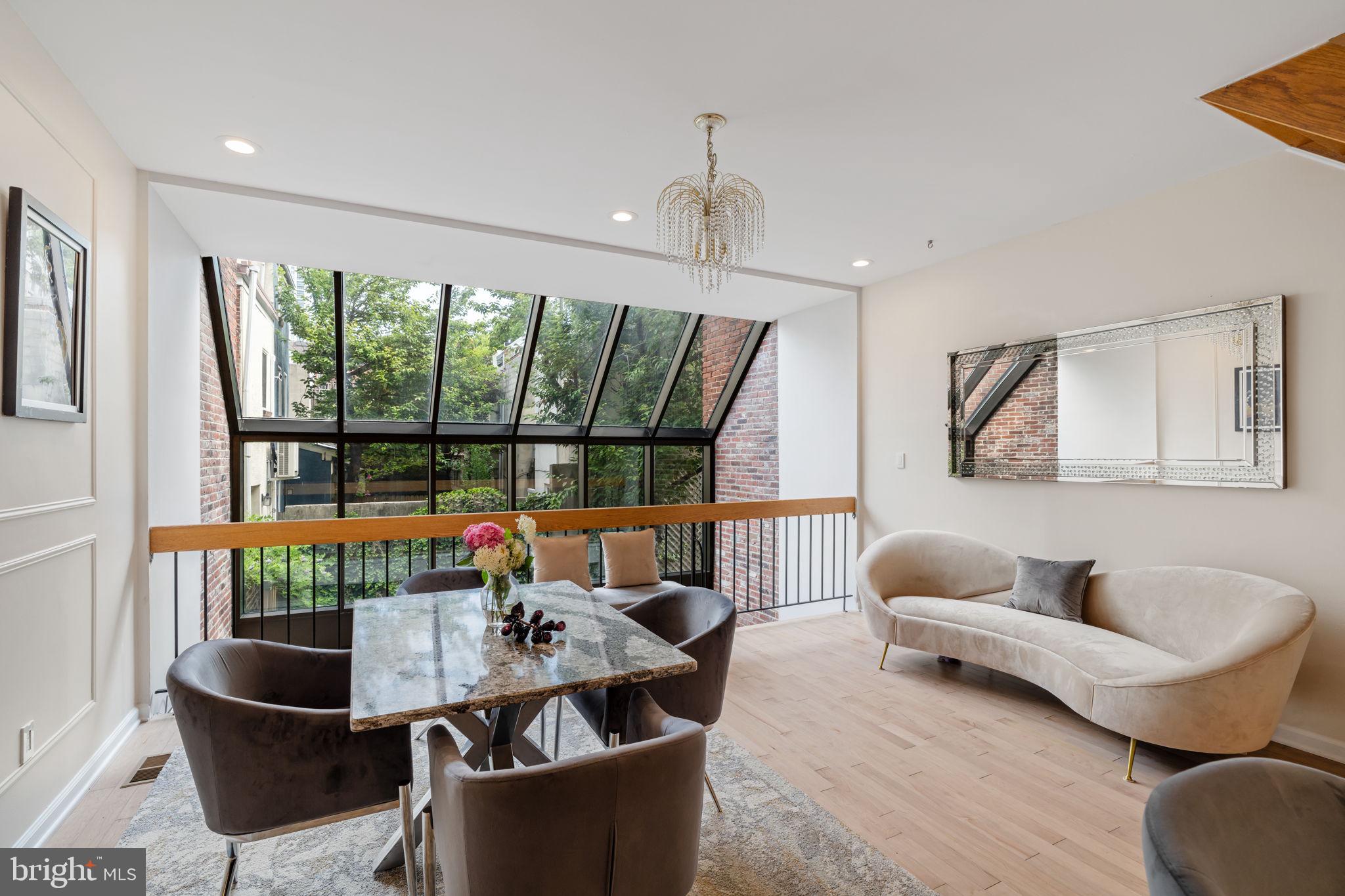 SOCIETY HILL - Residential