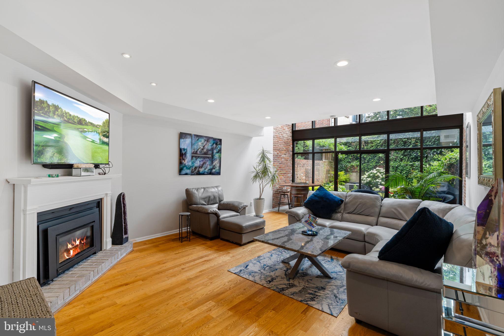 SOCIETY HILL - Residential