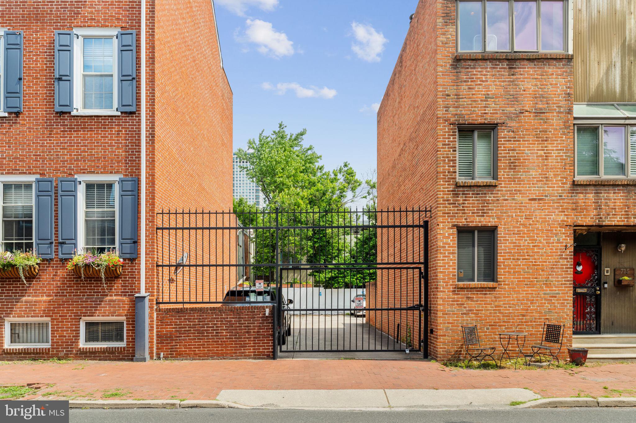 SOCIETY HILL - Residential