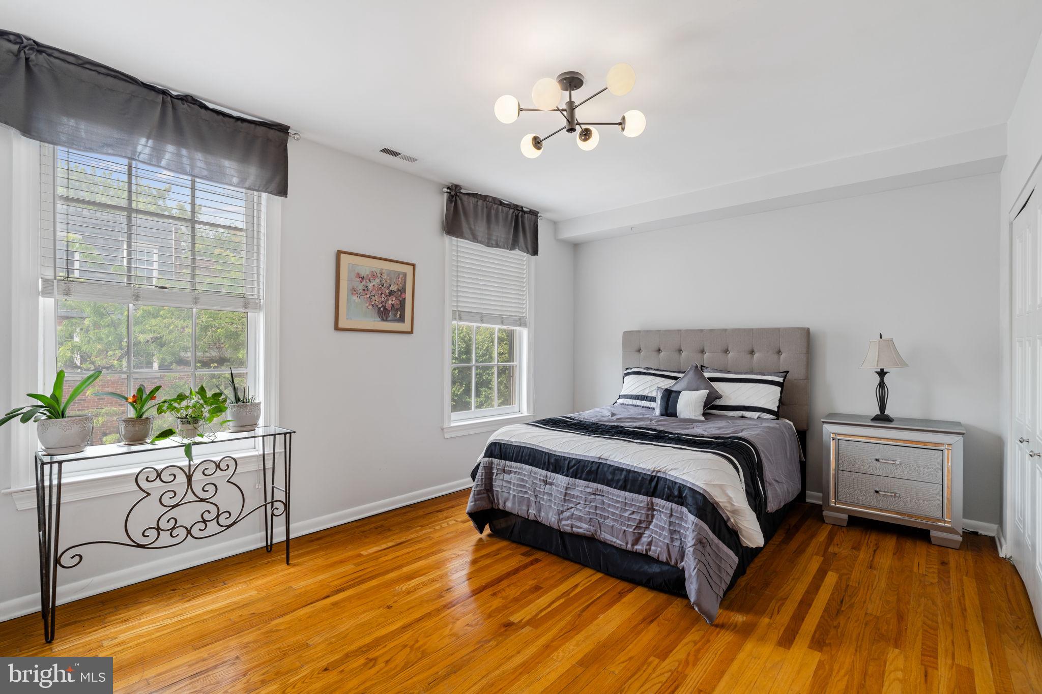 SOCIETY HILL - Residential