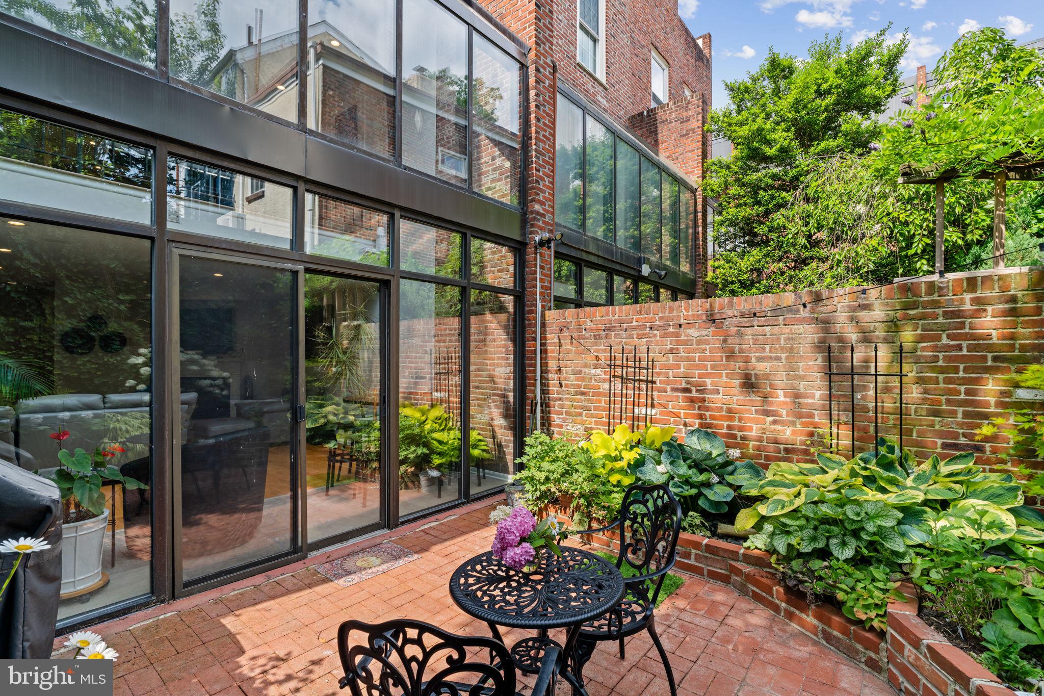 SOCIETY HILL - Residential