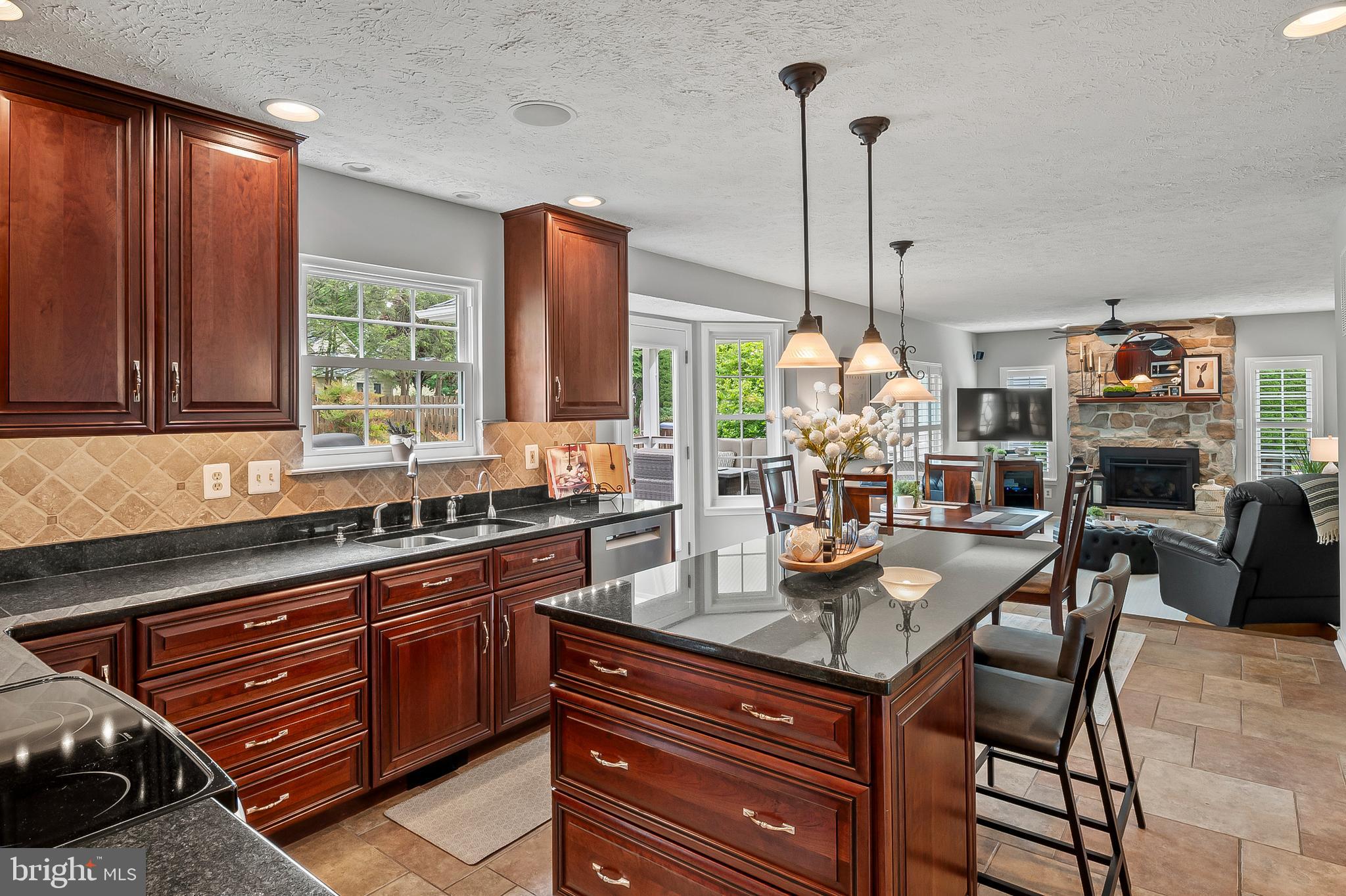 OVERVIEW MANOR - Residential