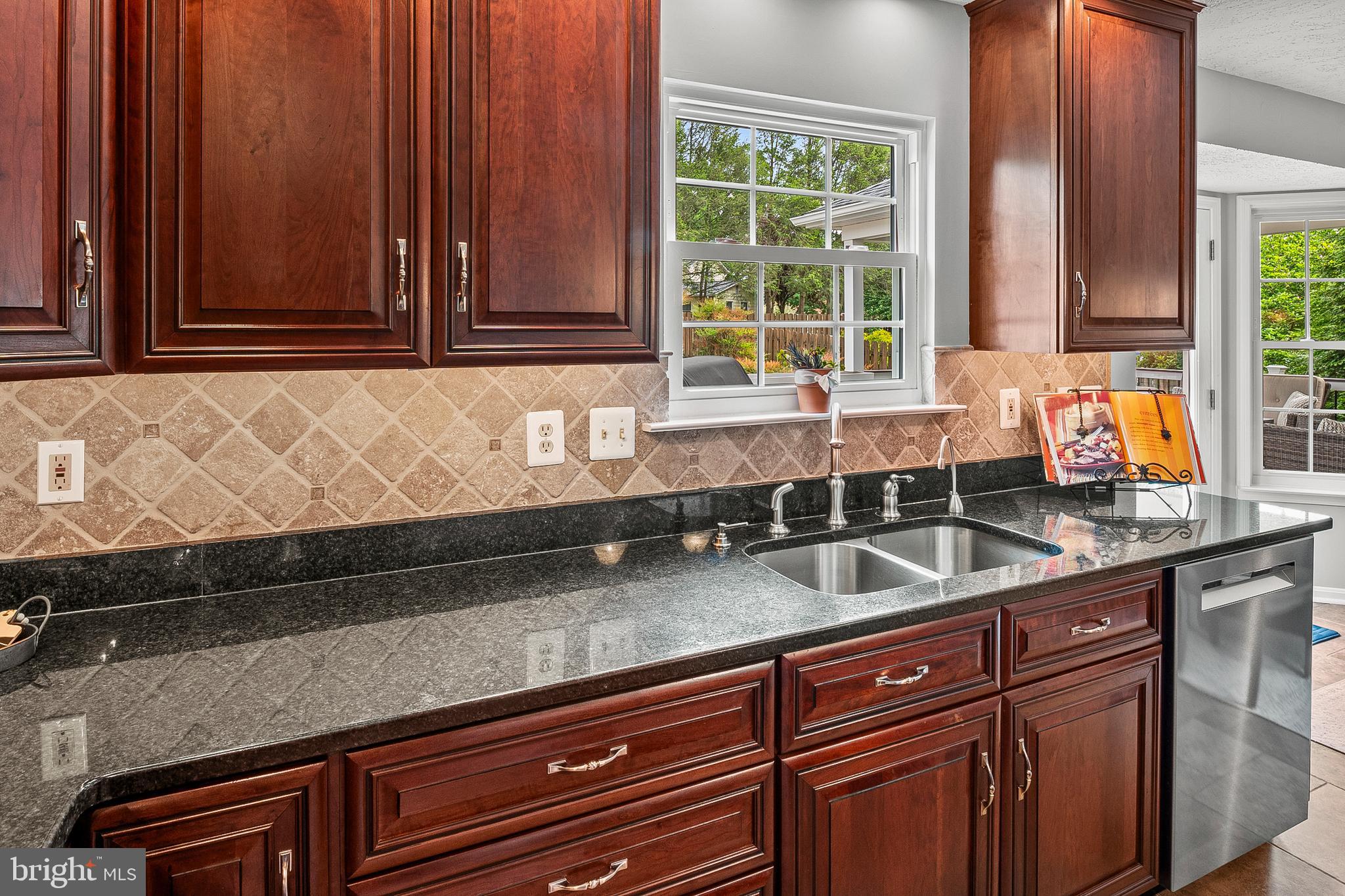 OVERVIEW MANOR - Residential