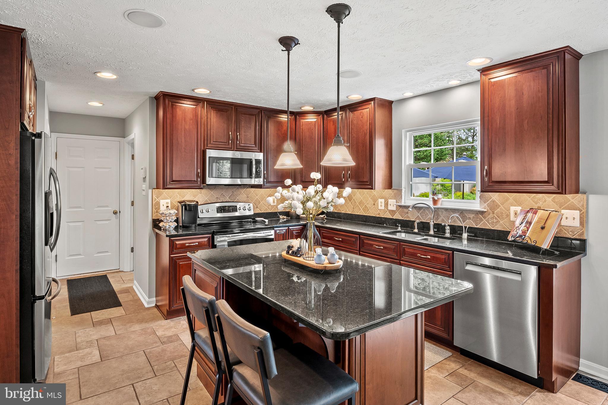 OVERVIEW MANOR - Residential