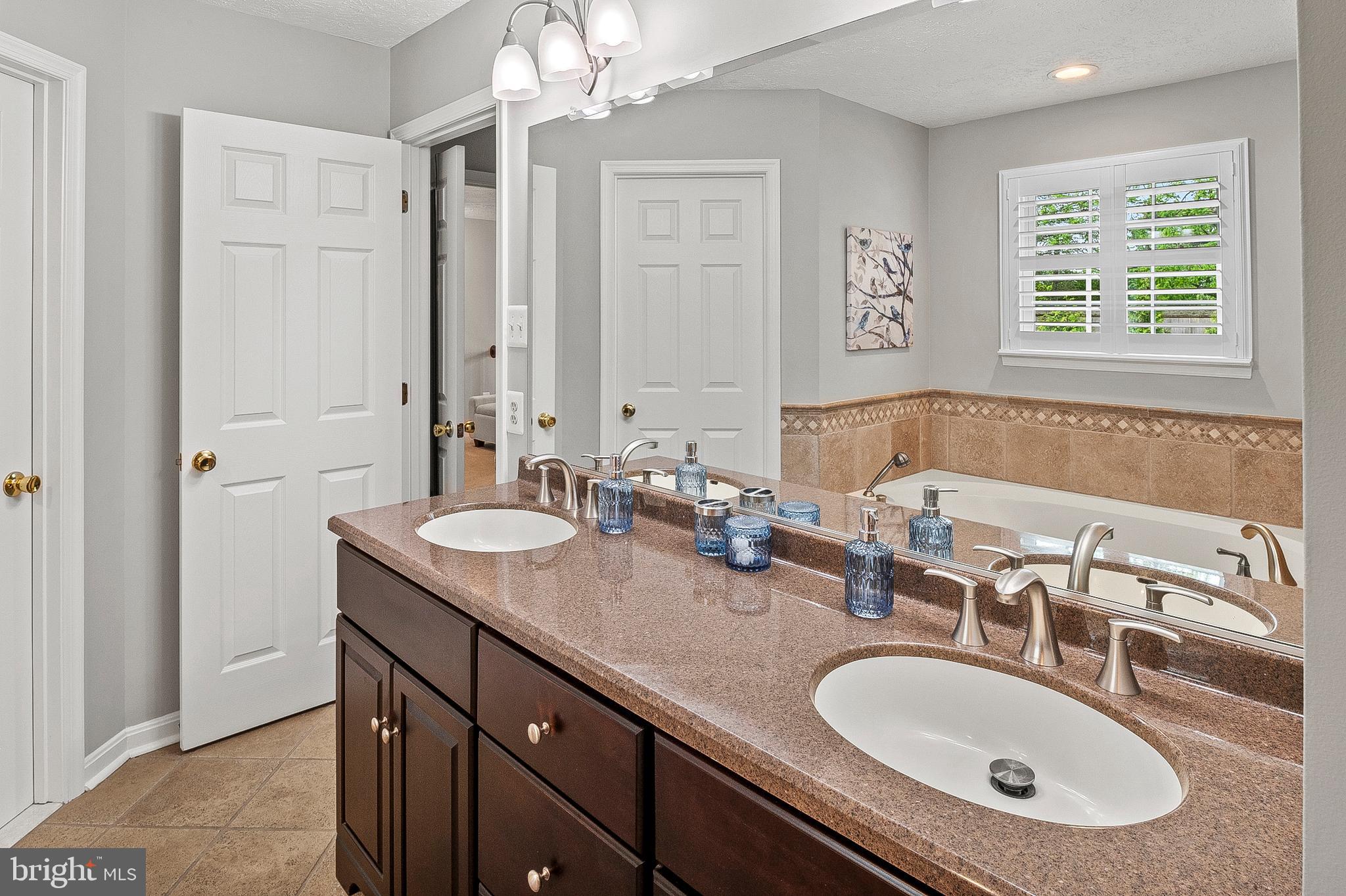 OVERVIEW MANOR - Residential