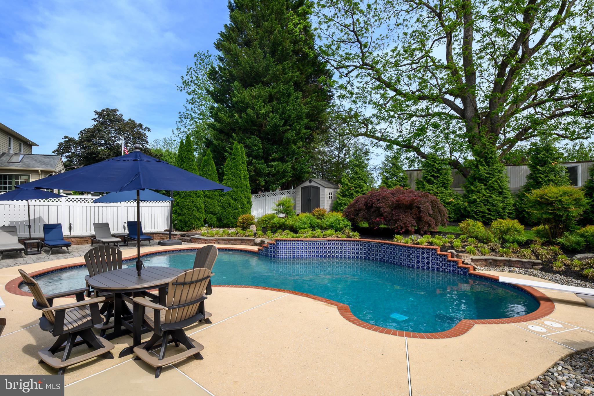 OVERVIEW MANOR - Residential