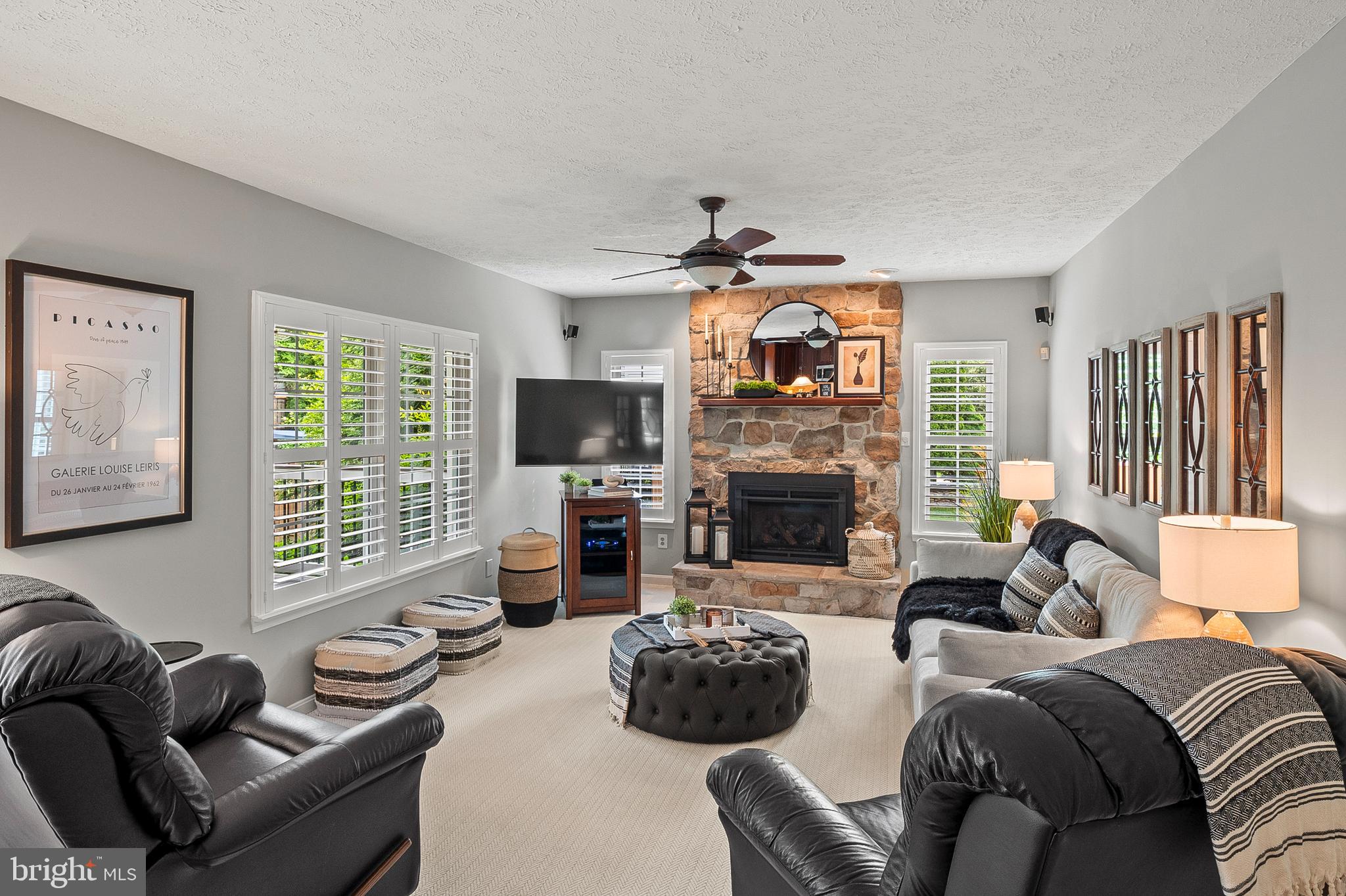 OVERVIEW MANOR - Residential