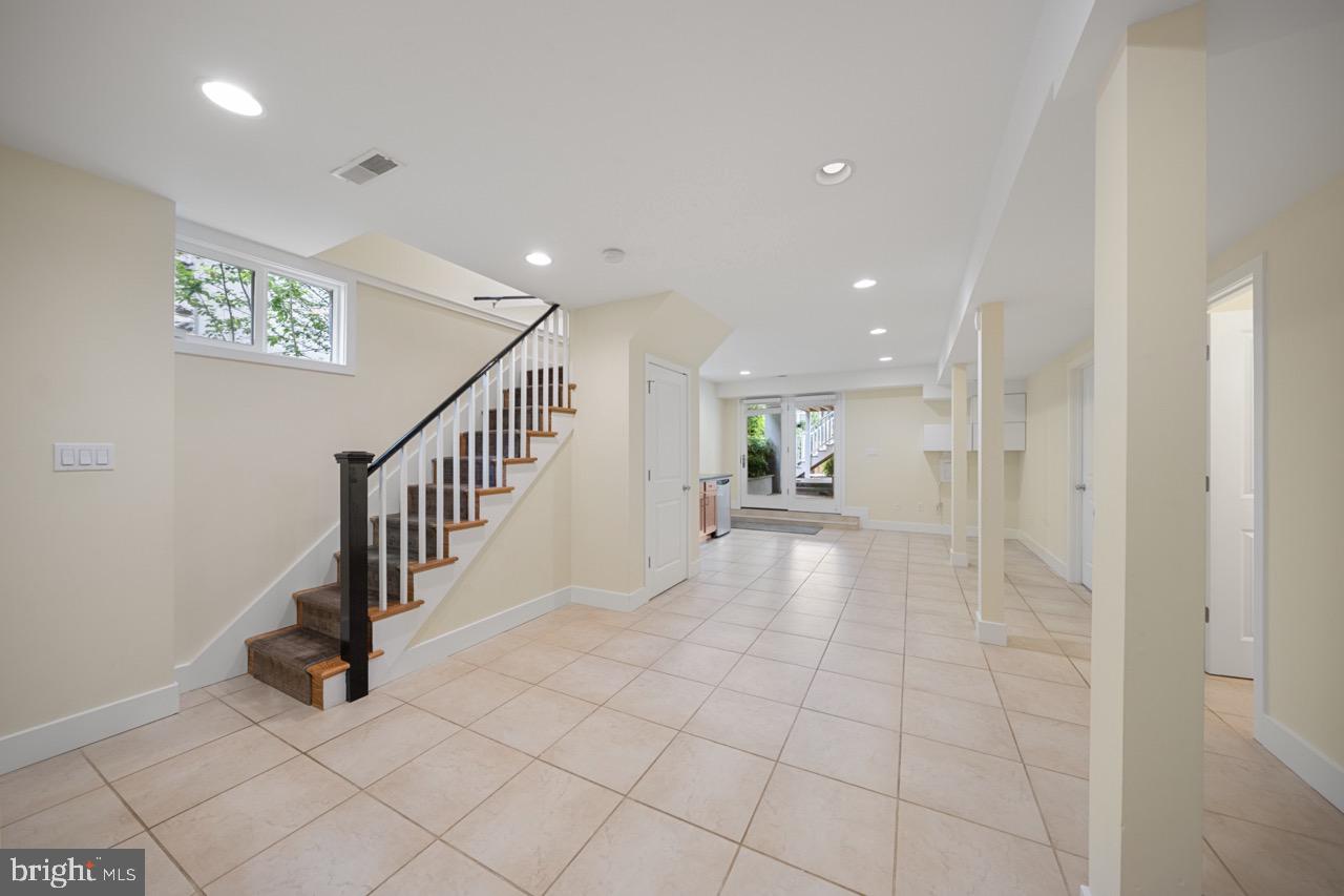 OBSERVATORY CIRCLE - Residential