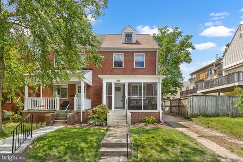 1228 N LINCOLN STREET ARLINGTON VA 22201