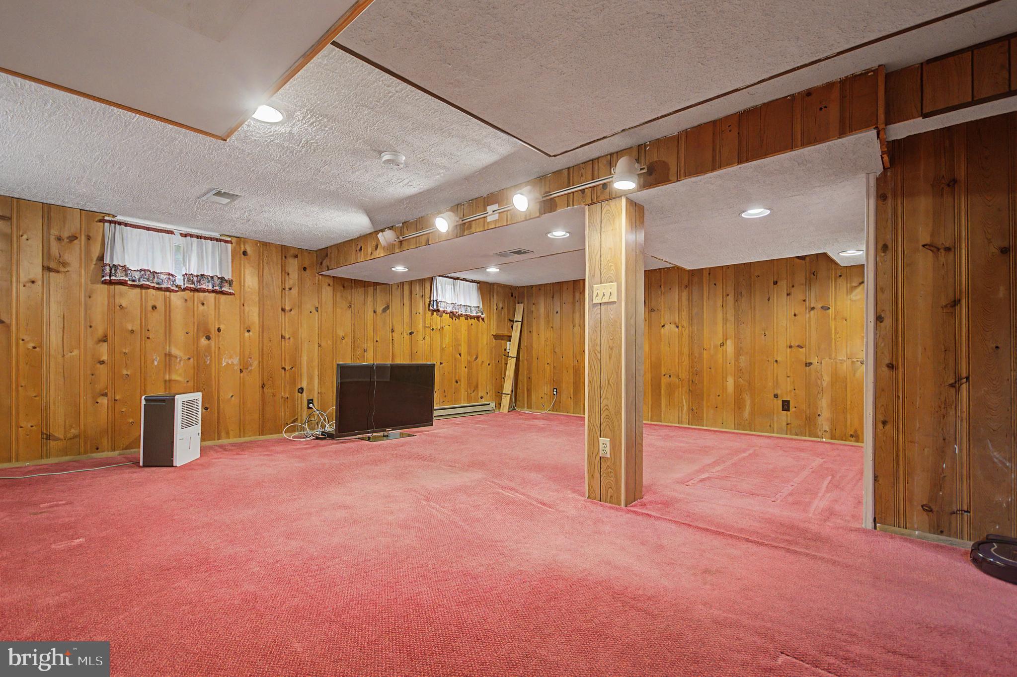 GREENWOOD ACRES - Residential